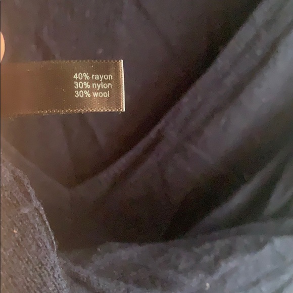 *2 for $15* The Limited Navy Merino Wool V-Neck Sweater Size M - Picture 3 of 3